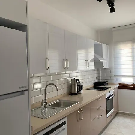 Central And Cozy Near Public Beach *