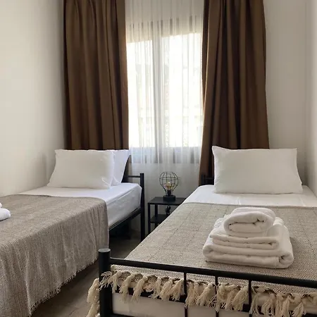 Central And Cozy Near Public Beach 아파트