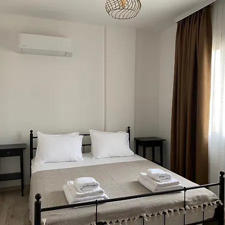 Central And Cozy Near Public Beach 아파트 말마리스