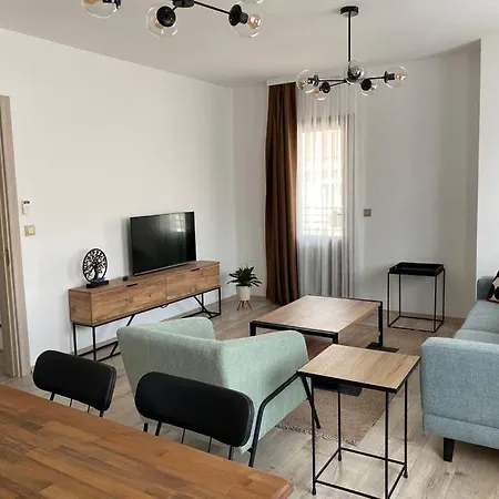 Apartment Central And Cozy Near Public Beach *